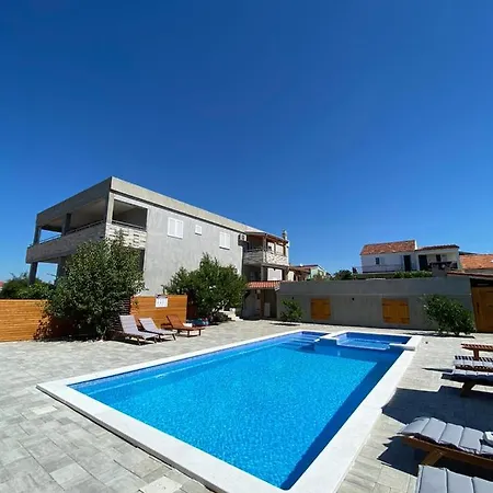 アパート Mia ドラゲ